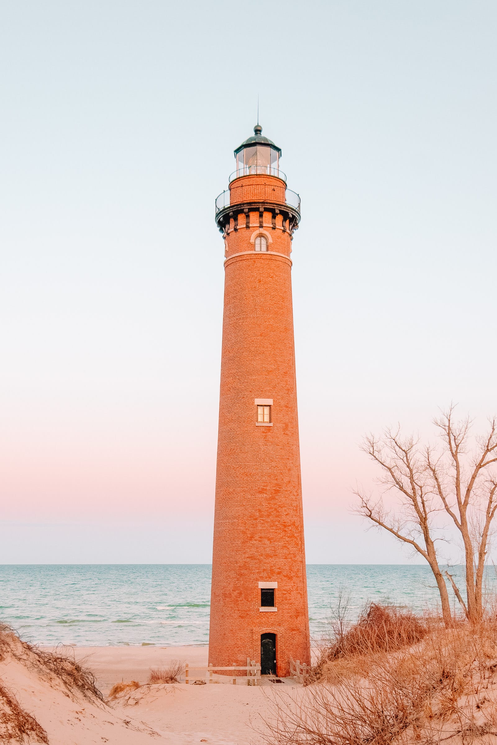 Best Things To Do In Michigan This Year Silver Lake State Park Little Sable Point Lighthouse